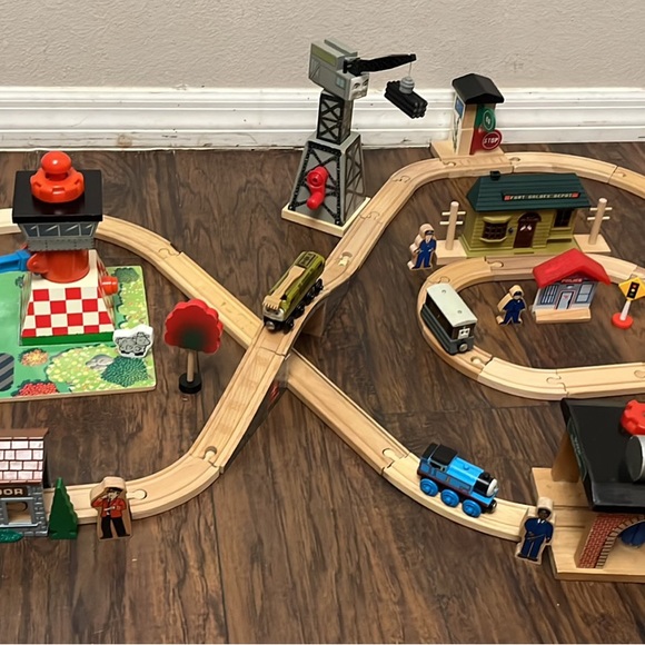 Rare Thomas & Friends Wooden Train Set - Picture 2 of 11